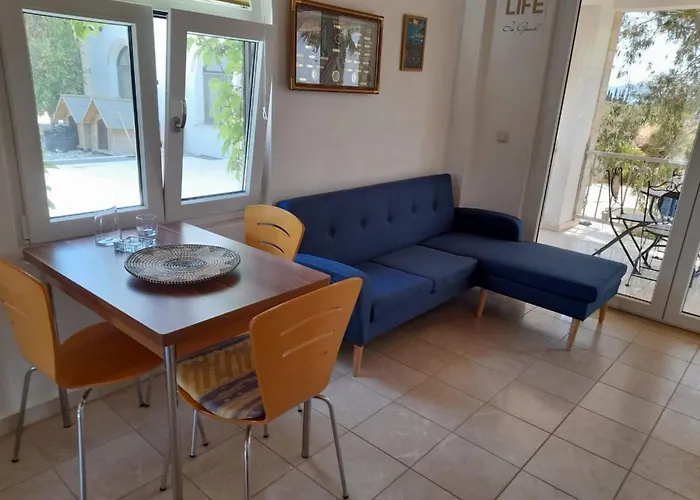 In Ermioni Mit Grill- Gemeinschaftlichem Pool Und Terrasse By Interhome Hébergement de vacances *